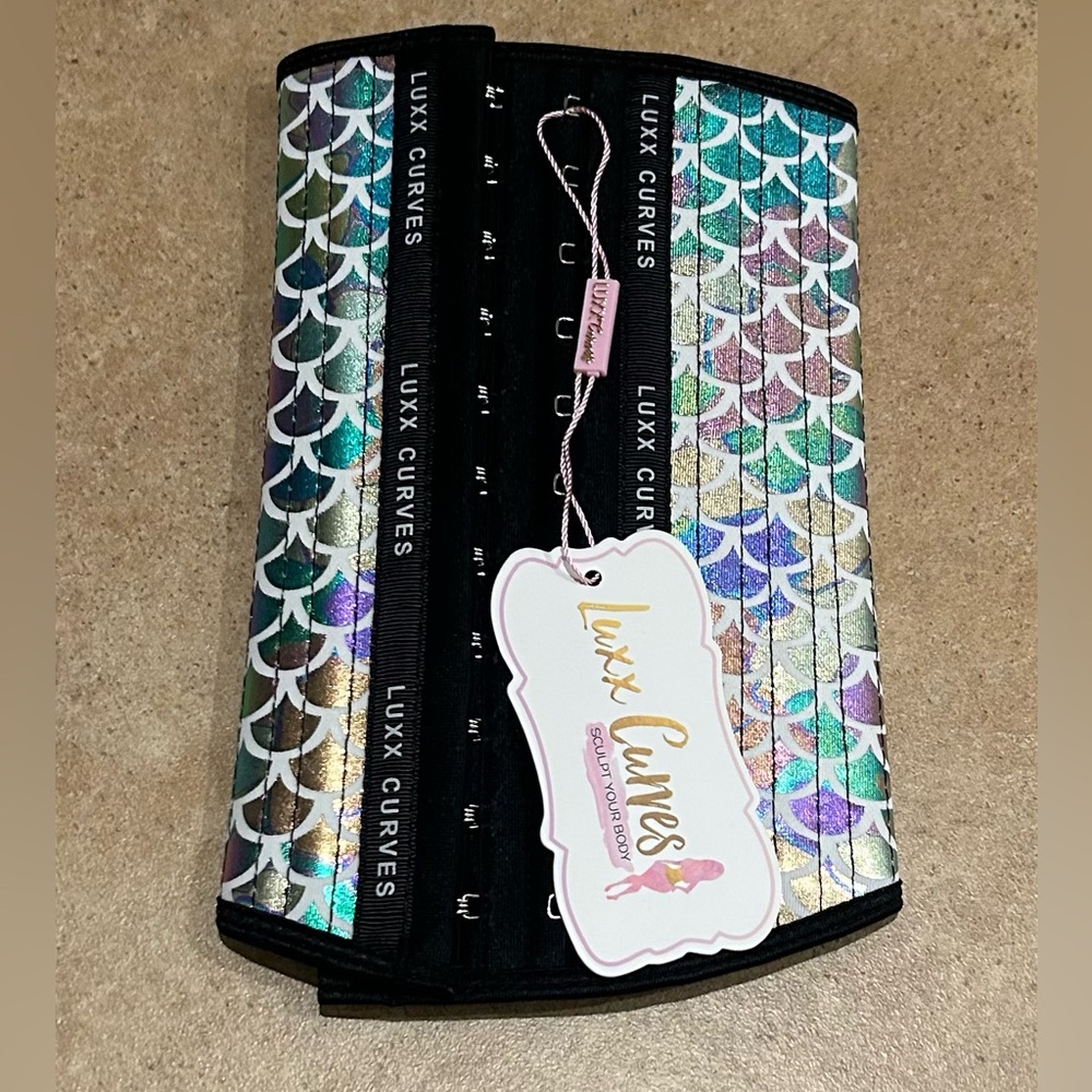 New in Package Luxx Curves Waist Trainer size 2XL, short torso